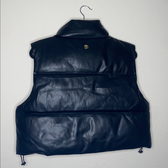 🎱 Simply Southern Cropped Button Down Faux Leather Black Charcoal Puffer Vest! - Picture 8 of 10
